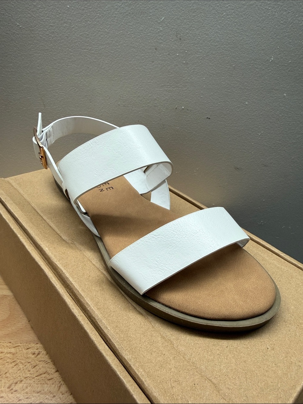 Journee Collection LAVINE  White Double-Strap Slingback Sandals Women’s Size 6